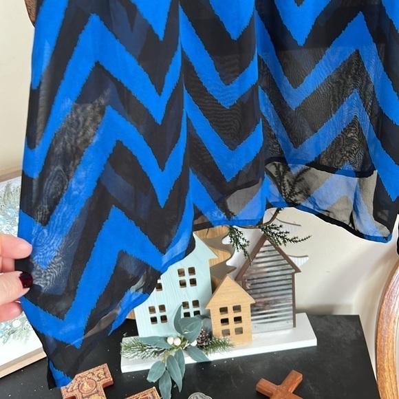 ROZ & ALI Royal Blue/Black Zig/Zag Pattern Sheer Tie Front Blouse, Size 3X, EUC. - Picture 6 of 7